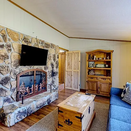 Pine Woods Cabin-2